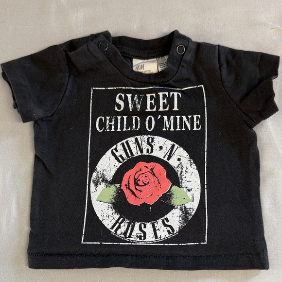 H&M Black Tee with Guns N' Roses Graphic - Picture 1 of 3